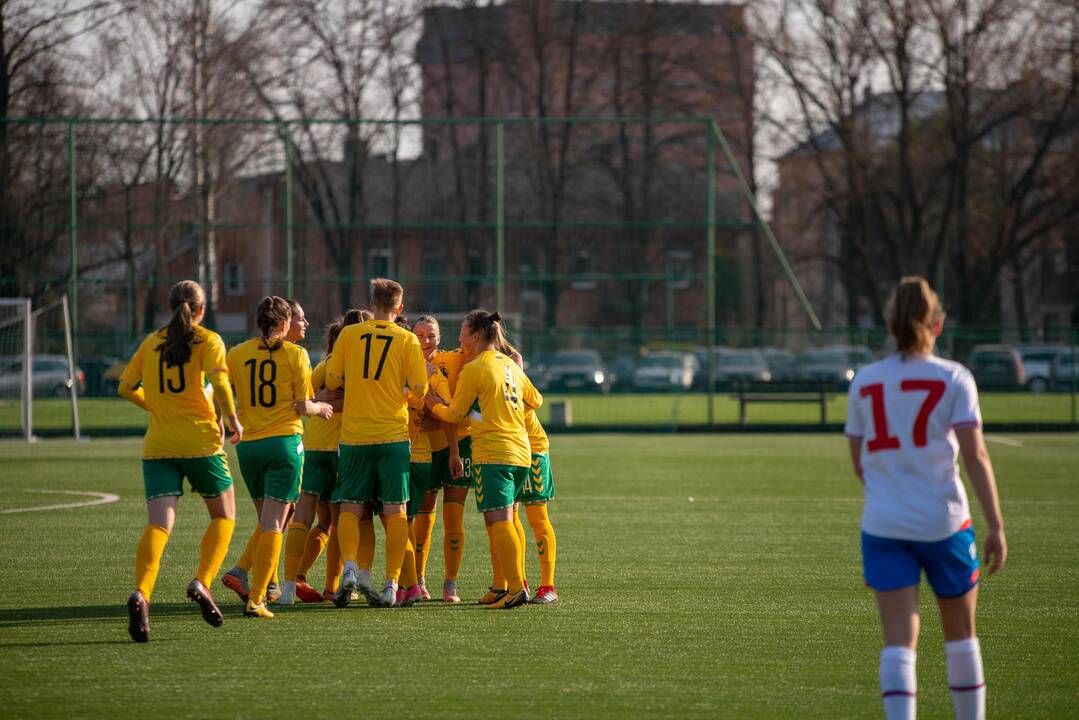 Lietuvos moterų futbolo rinktinės rungtynės su Farerų salų rinktine