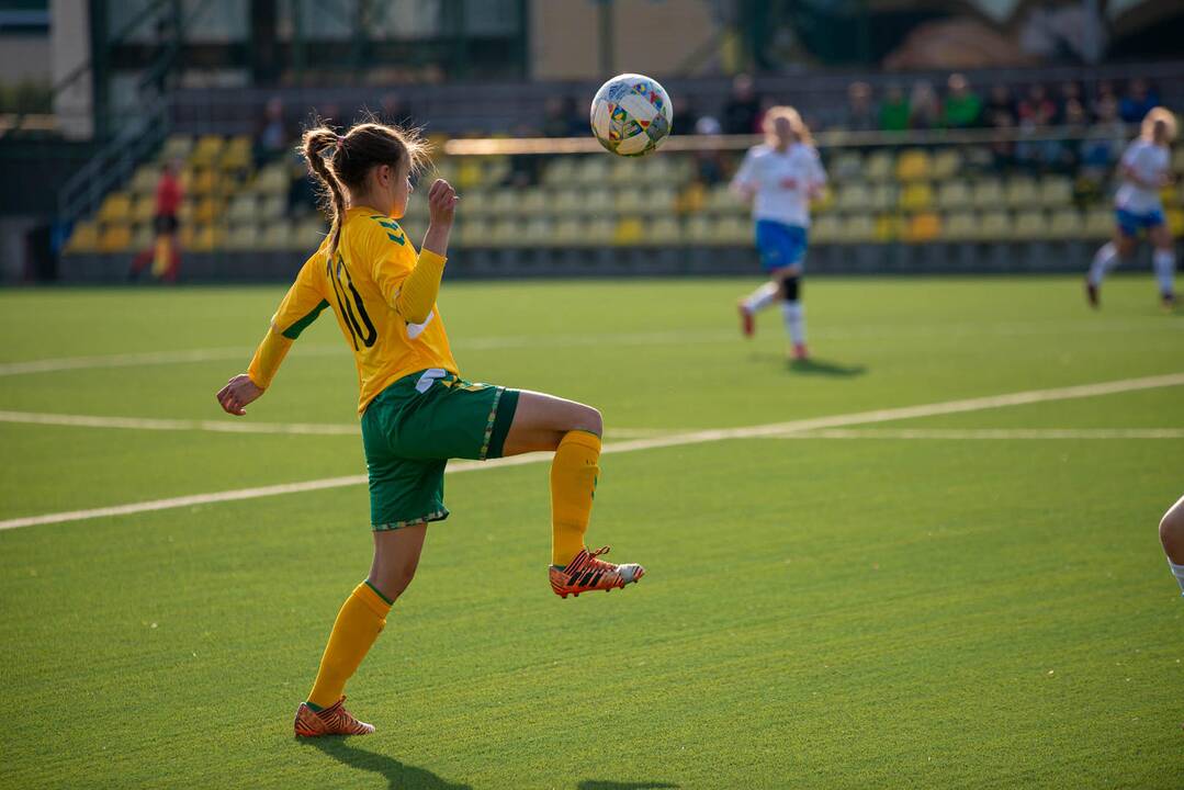 Lietuvos moterų futbolo rinktinės rungtynės su Farerų salų rinktine