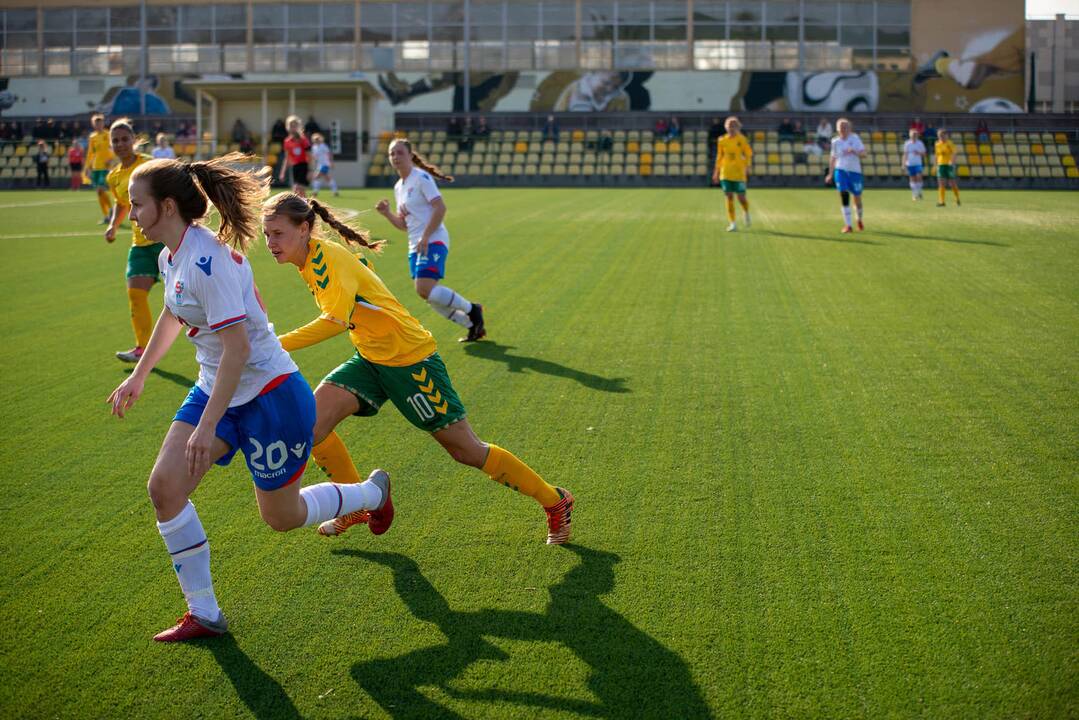 Lietuvos moterų futbolo rinktinės rungtynės su Farerų salų rinktine