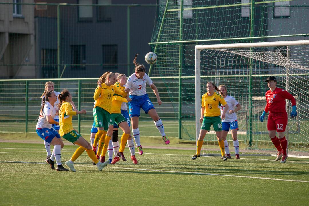 Lietuvos moterų futbolo rinktinės rungtynės su Farerų salų rinktine