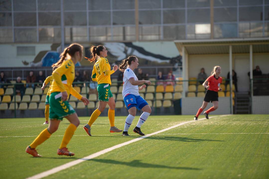 Lietuvos moterų futbolo rinktinės rungtynės su Farerų salų rinktine
