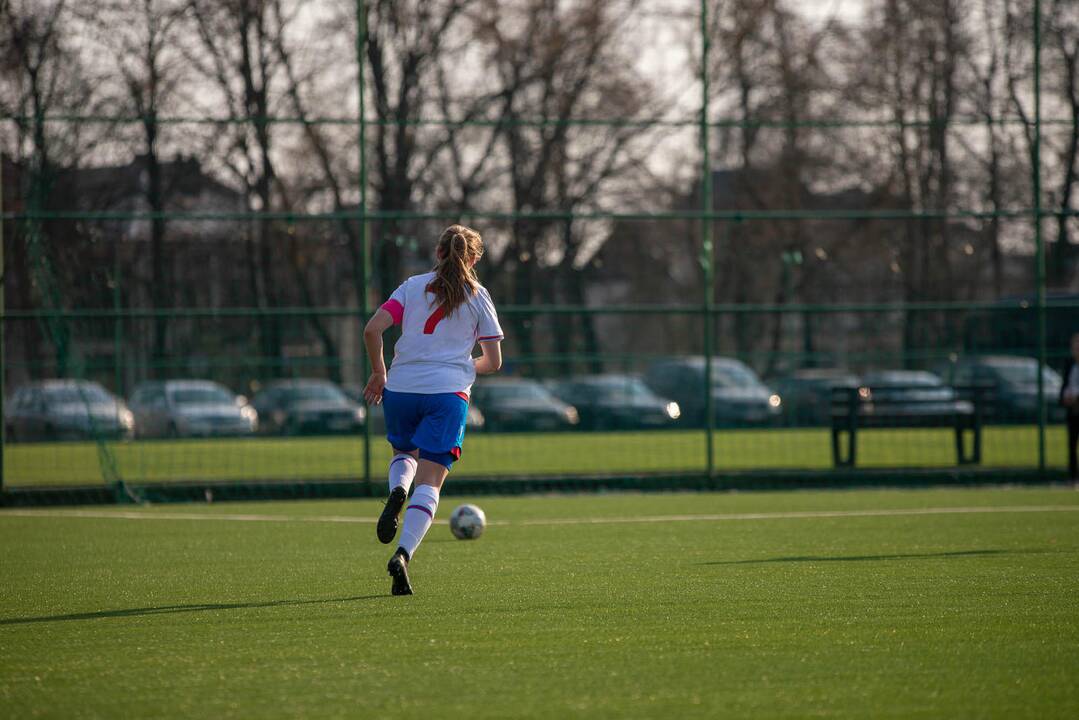 Lietuvos moterų futbolo rinktinės rungtynės su Farerų salų rinktine