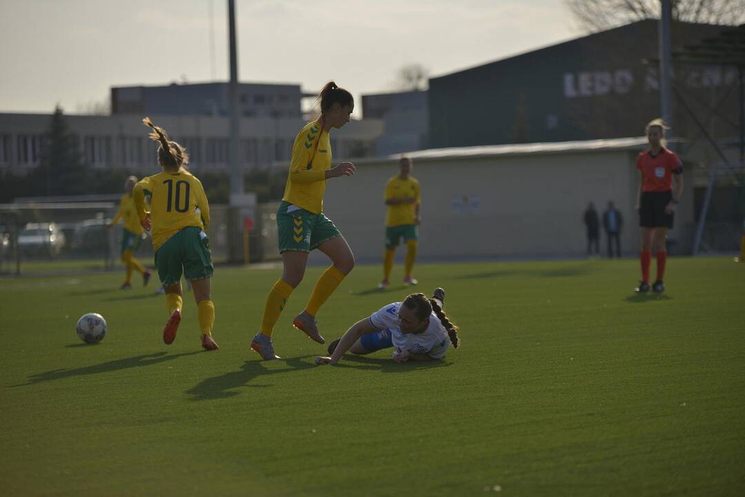Lietuvos moterų futbolo rinktinės rungtynės su Farerų salų rinktine