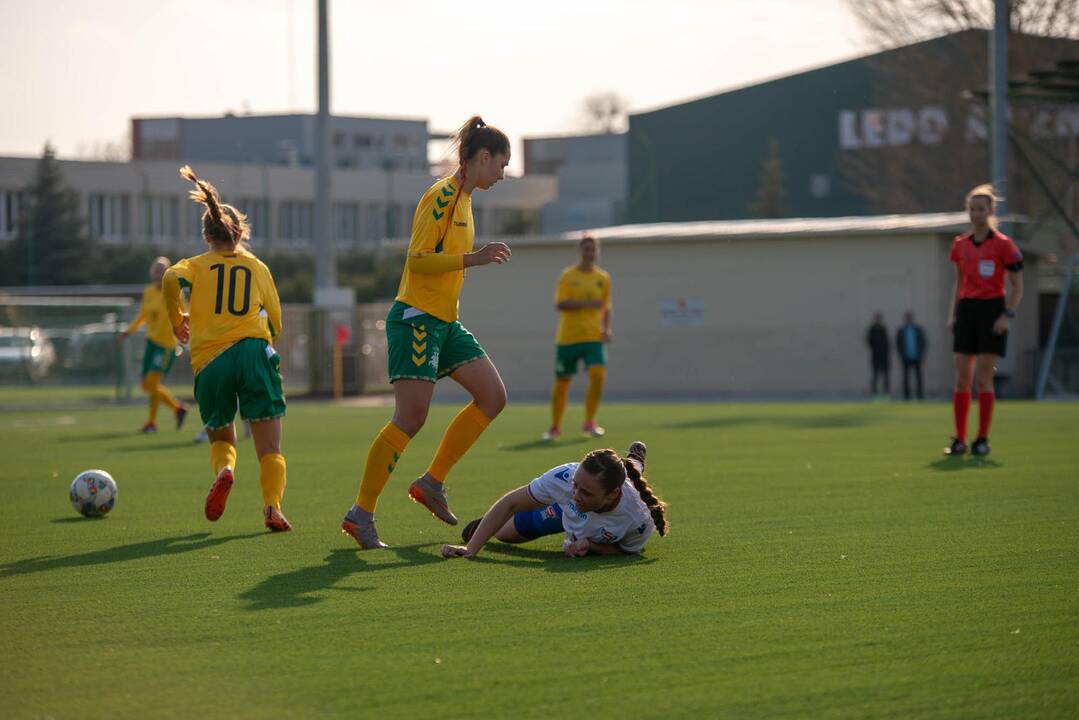 Lietuvos moterų futbolo rinktinės rungtynės su Farerų salų rinktine