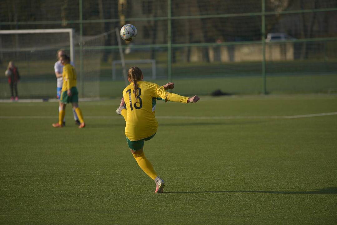 Lietuvos moterų futbolo rinktinės rungtynės su Farerų salų rinktine