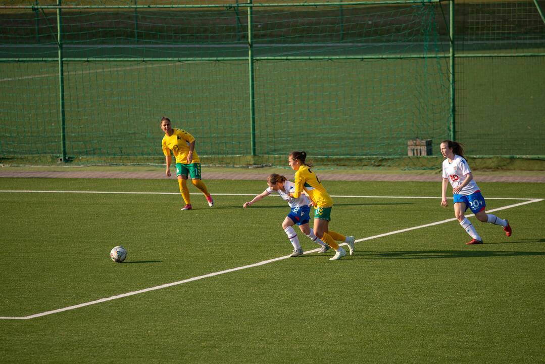 Lietuvos moterų futbolo rinktinės rungtynės su Farerų salų rinktine