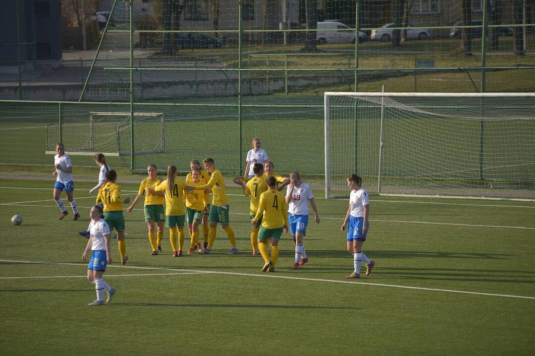 Lietuvos moterų futbolo rinktinės rungtynės su Farerų salų rinktine