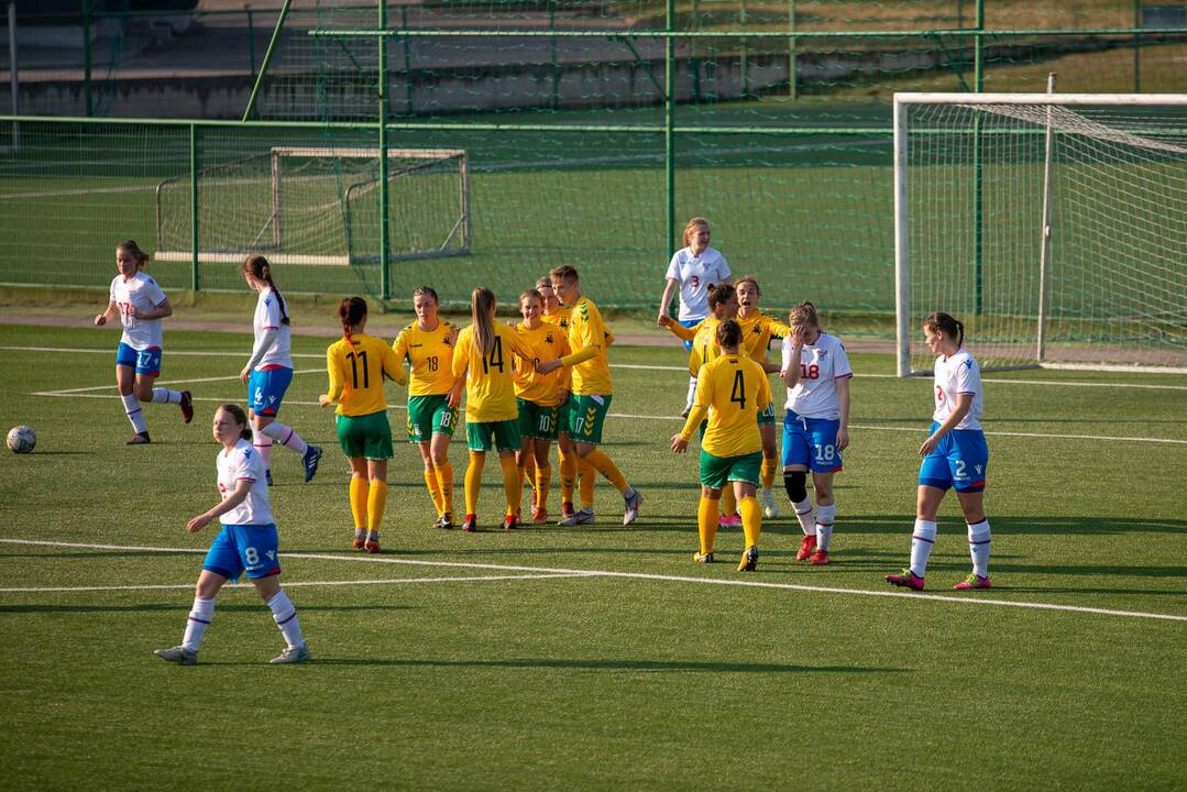 Lietuvos moterų futbolo rinktinės rungtynės su Farerų salų rinktine