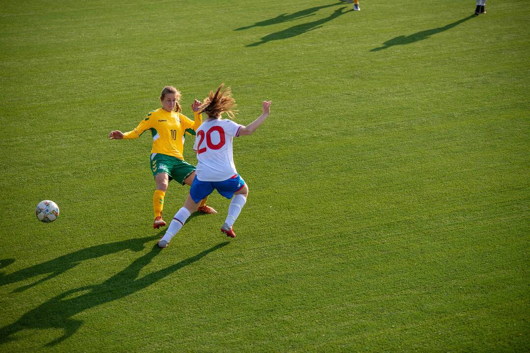 Lietuvos moterų futbolo rinktinės rungtynės su Farerų salų rinktine