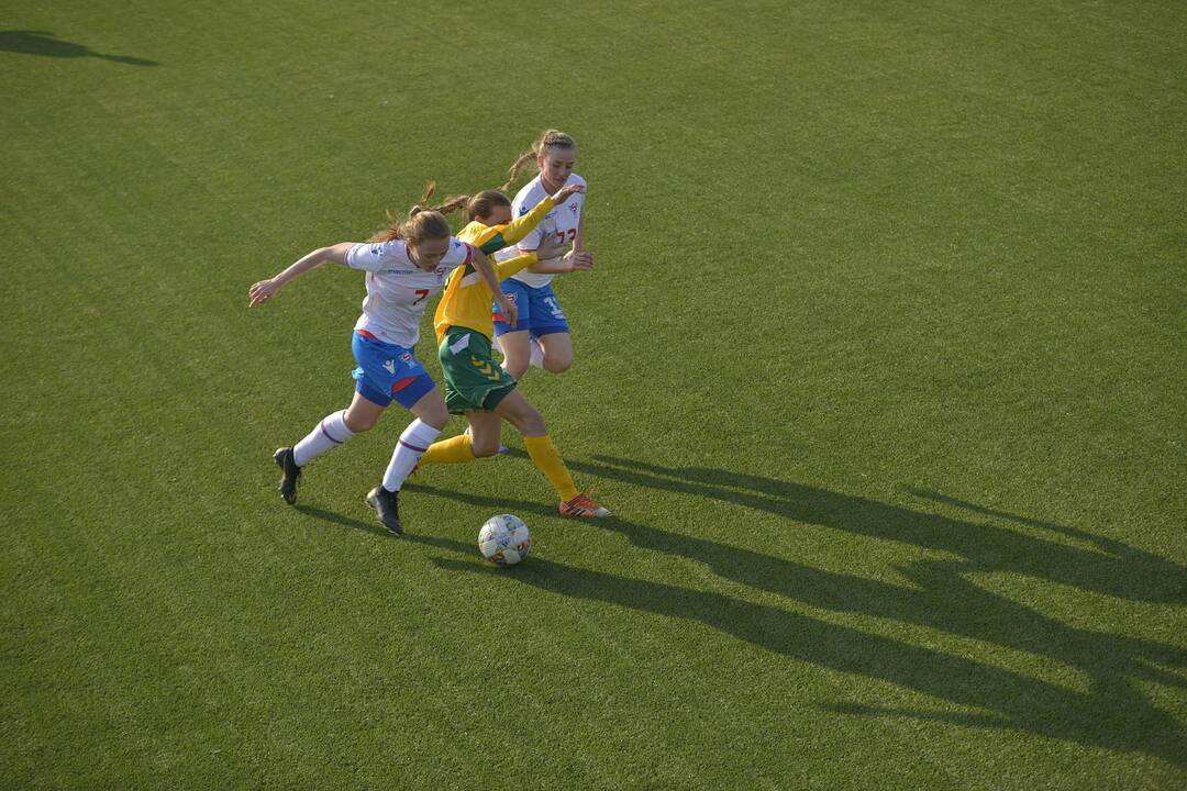 Lietuvos moterų futbolo rinktinės rungtynės su Farerų salų rinktine