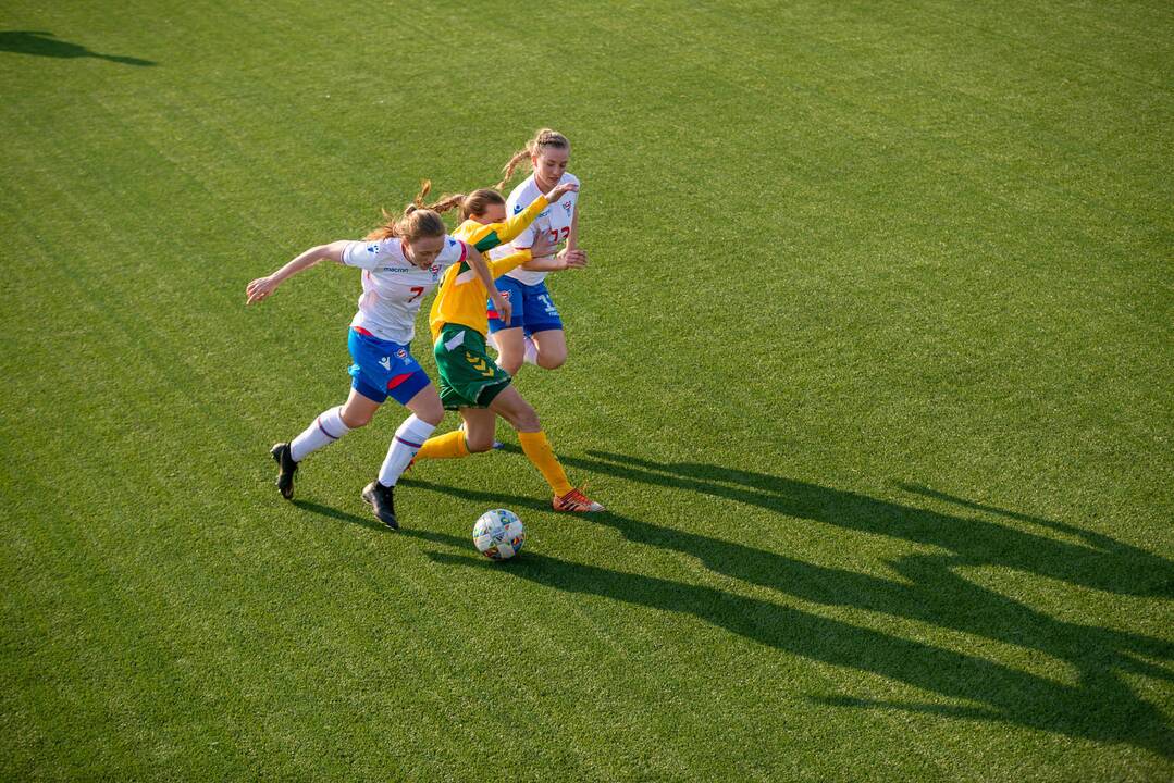 Lietuvos moterų futbolo rinktinės rungtynės su Farerų salų rinktine