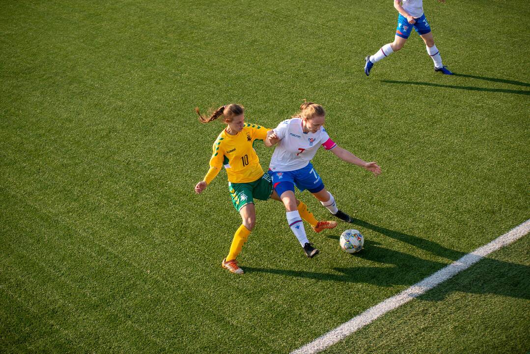 Lietuvos moterų futbolo rinktinės rungtynės su Farerų salų rinktine