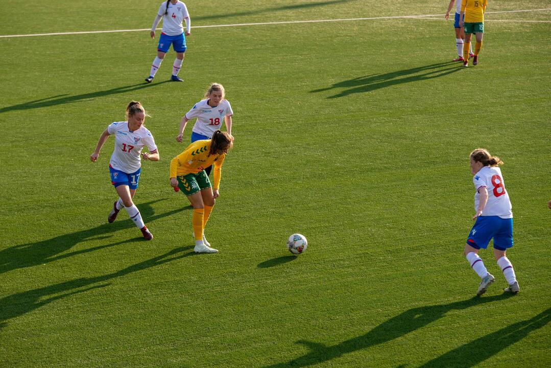 Lietuvos moterų futbolo rinktinės rungtynės su Farerų salų rinktine