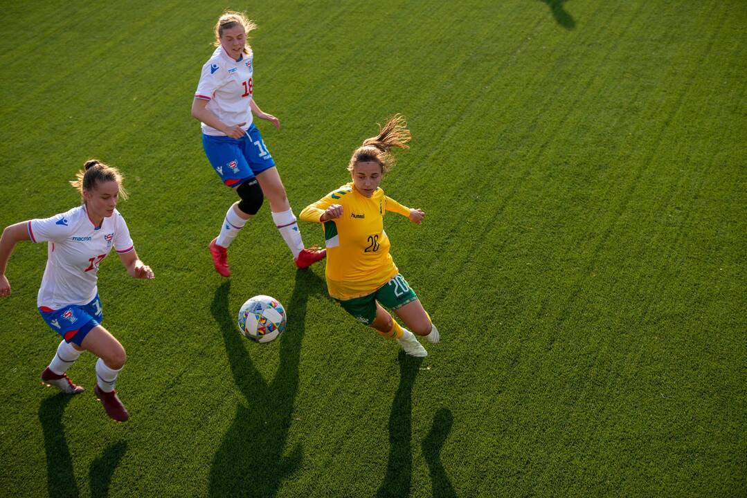 Lietuvos moterų futbolo rinktinės rungtynės su Farerų salų rinktine