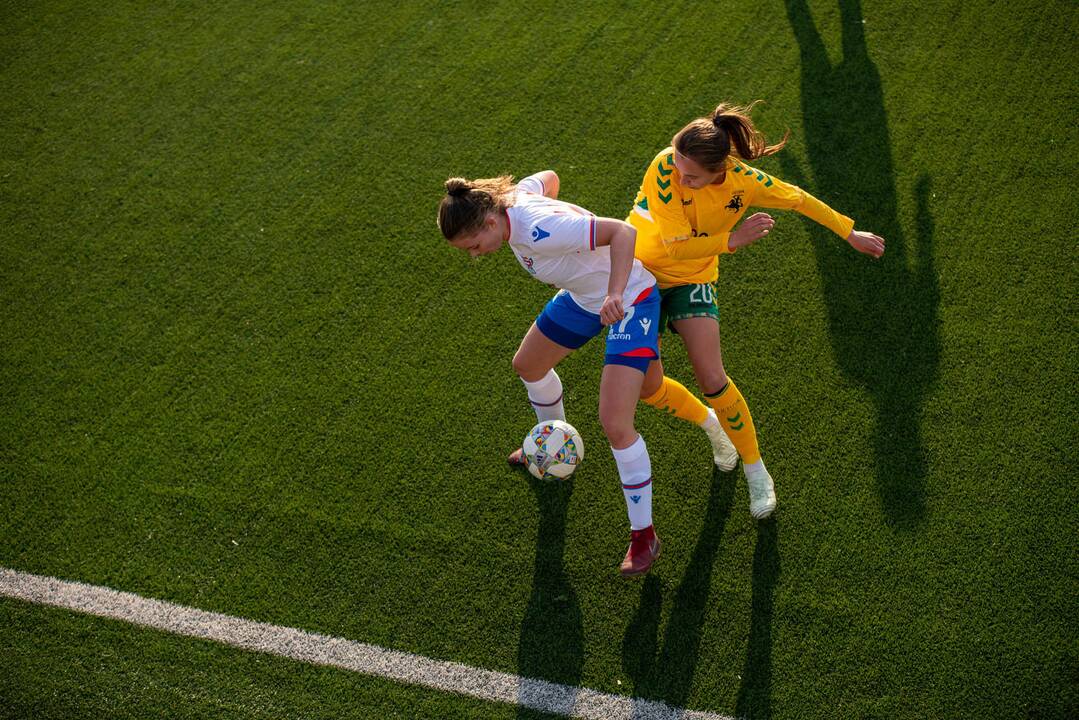 Lietuvos moterų futbolo rinktinės rungtynės su Farerų salų rinktine