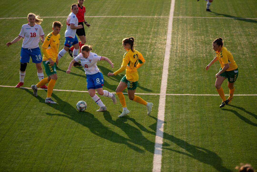 Lietuvos moterų futbolo rinktinės rungtynės su Farerų salų rinktine
