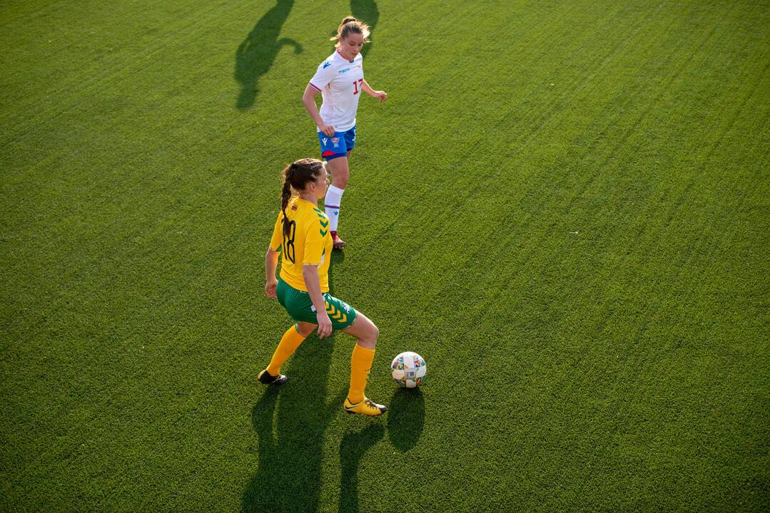 Lietuvos moterų futbolo rinktinės rungtynės su Farerų salų rinktine