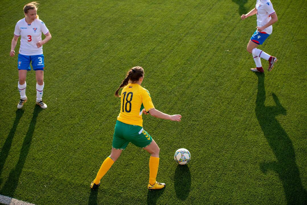 Lietuvos moterų futbolo rinktinės rungtynės su Farerų salų rinktine