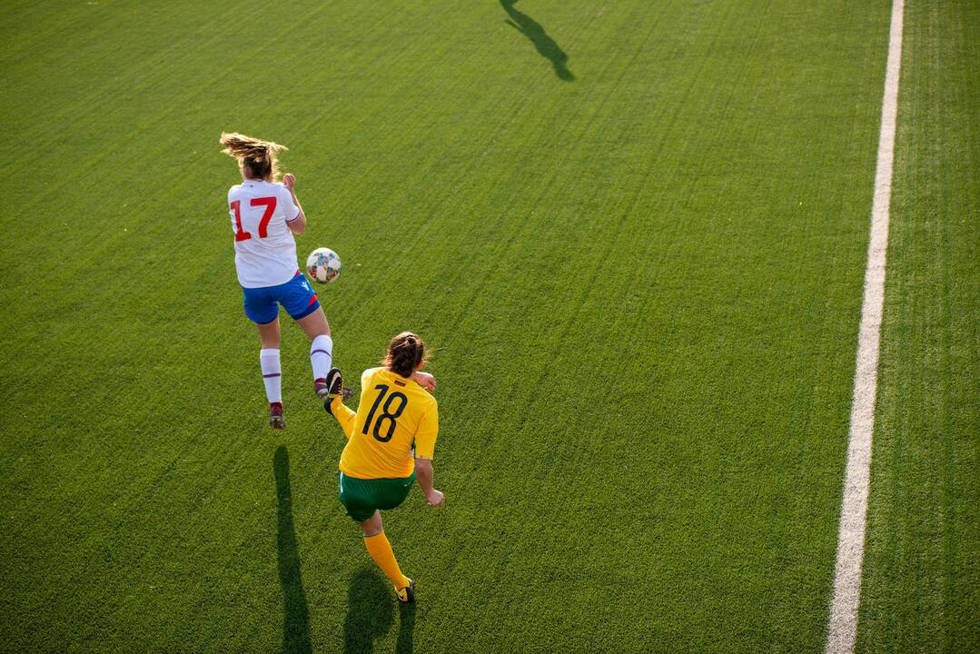 Lietuvos moterų futbolo rinktinės rungtynės su Farerų salų rinktine