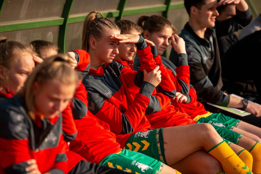 Lietuvos moterų futbolo rinktinės rungtynės su Farerų salų rinktine
