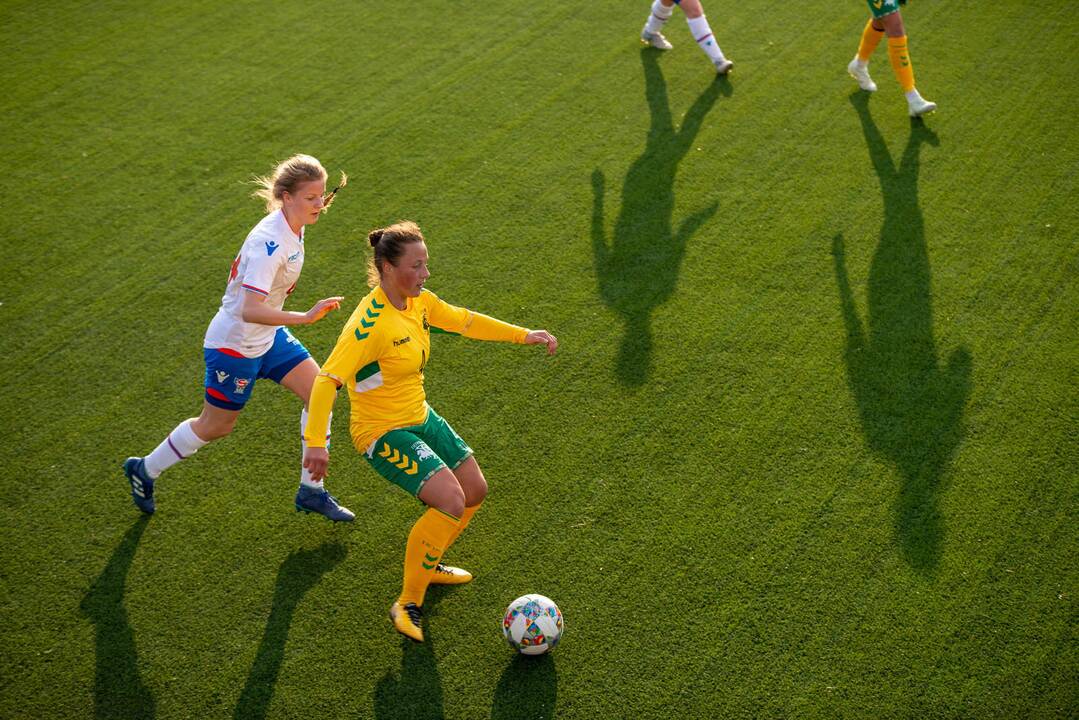 Lietuvos moterų futbolo rinktinės rungtynės su Farerų salų rinktine