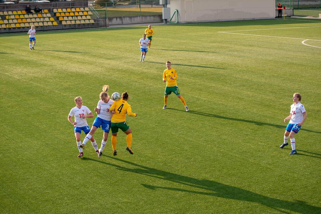 Lietuvos moterų futbolo rinktinės rungtynės su Farerų salų rinktine