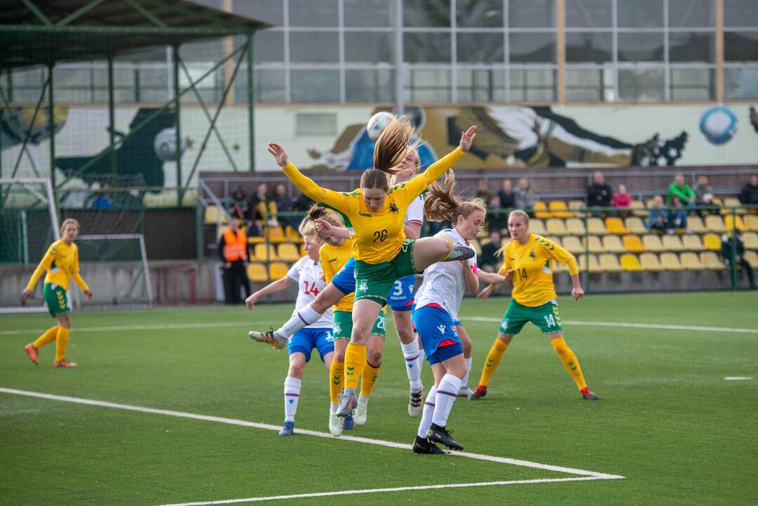 Lietuvos moterų futbolo rinktinės rungtynės su Farerų salų rinktine