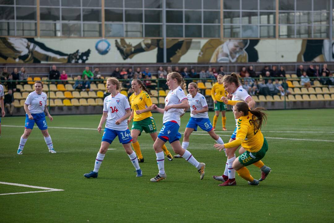 Lietuvos moterų futbolo rinktinės rungtynės su Farerų salų rinktine