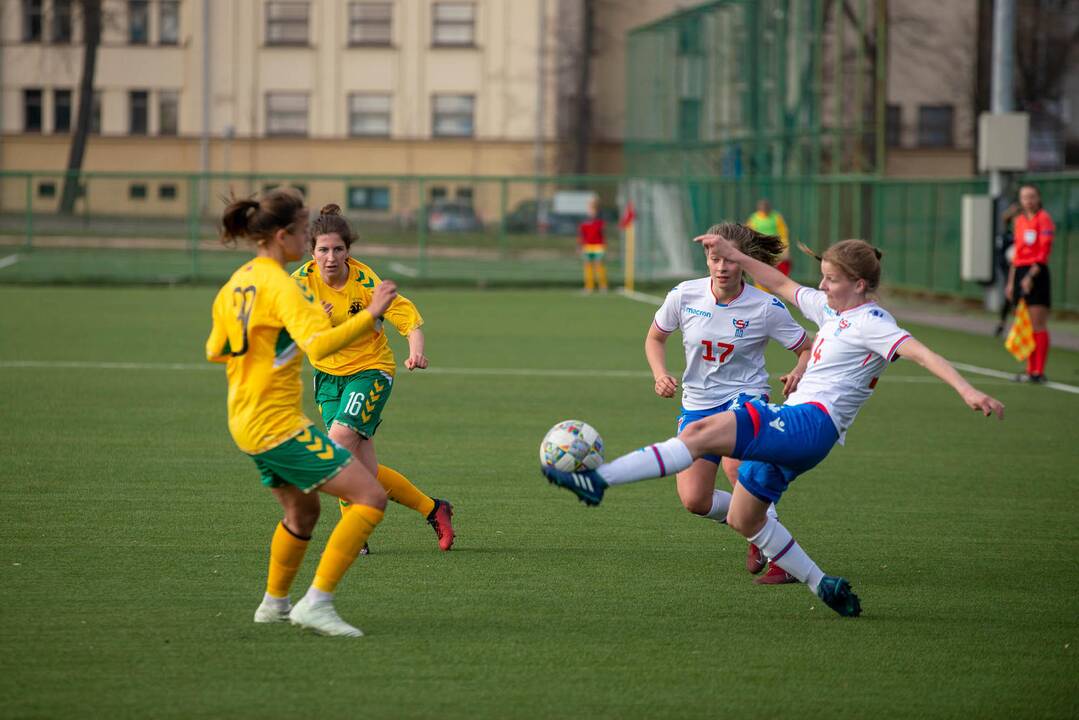 Lietuvos moterų futbolo rinktinės rungtynės su Farerų salų rinktine
