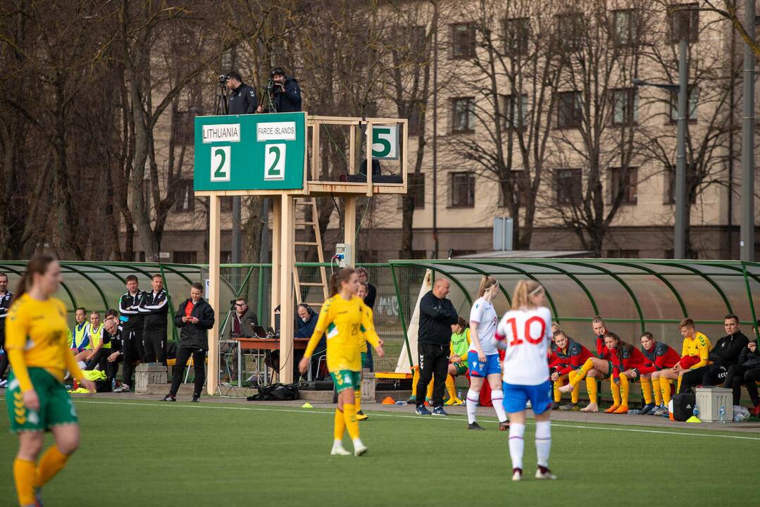 Lietuvos moterų futbolo rinktinės rungtynės su Farerų salų rinktine