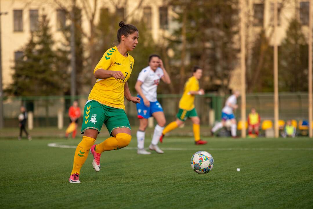 Lietuvos moterų futbolo rinktinės rungtynės su Farerų salų rinktine