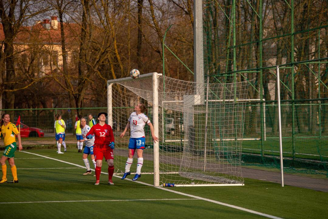 Lietuvos moterų futbolo rinktinės rungtynės su Farerų salų rinktine