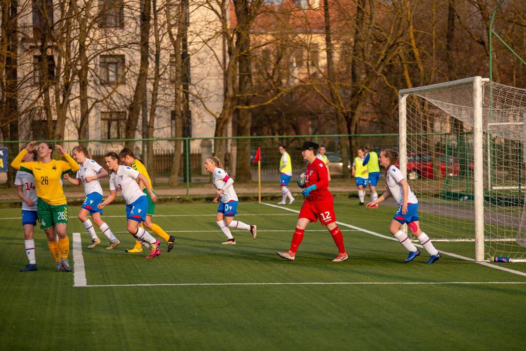 Lietuvos moterų futbolo rinktinės rungtynės su Farerų salų rinktine