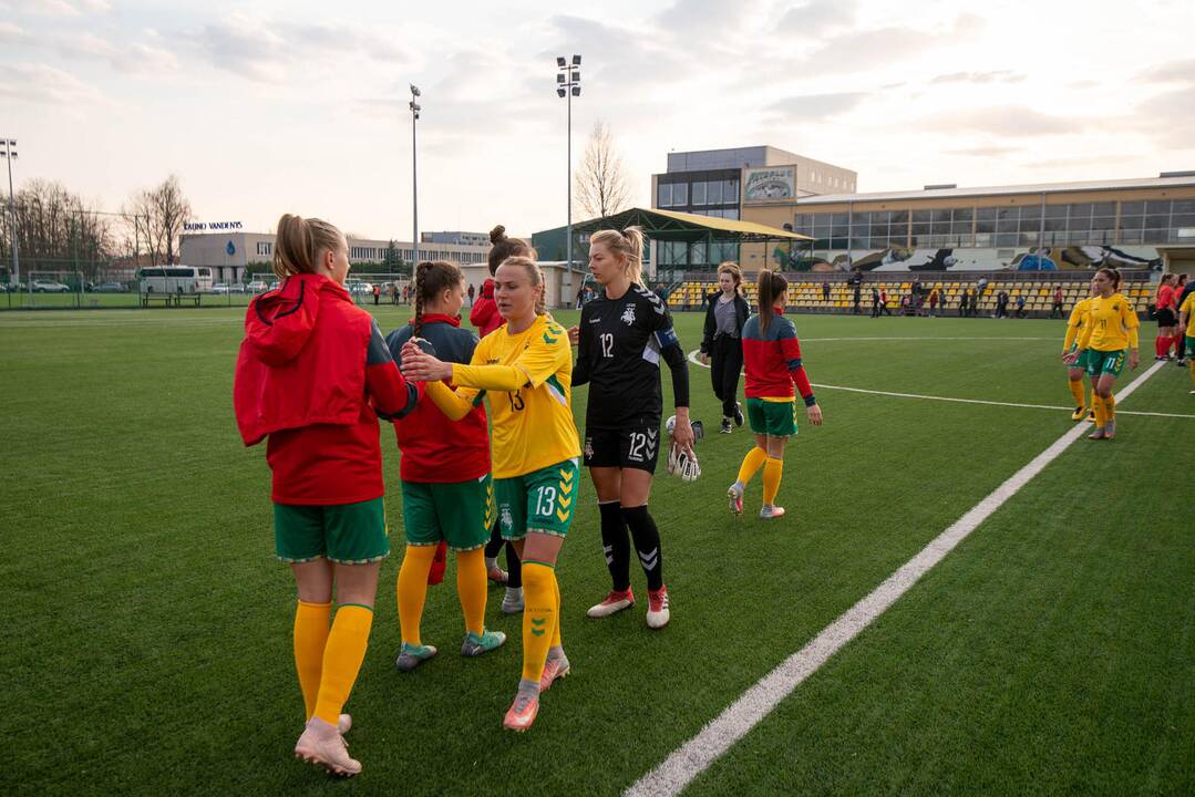 Lietuvos moterų futbolo rinktinės rungtynės su Farerų salų rinktine