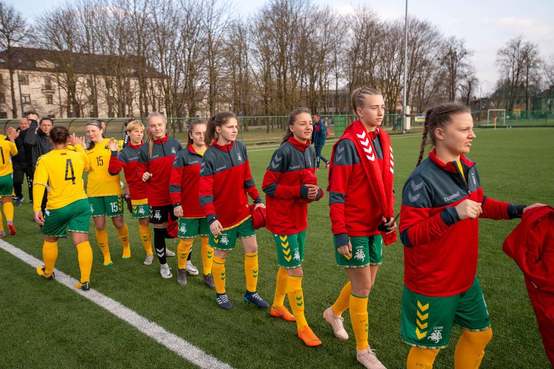 Lietuvos moterų futbolo rinktinės rungtynės su Farerų salų rinktine