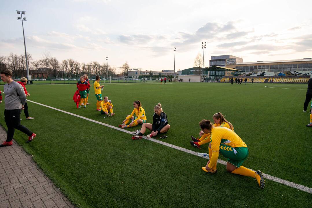 Lietuvos moterų futbolo rinktinės rungtynės su Farerų salų rinktine