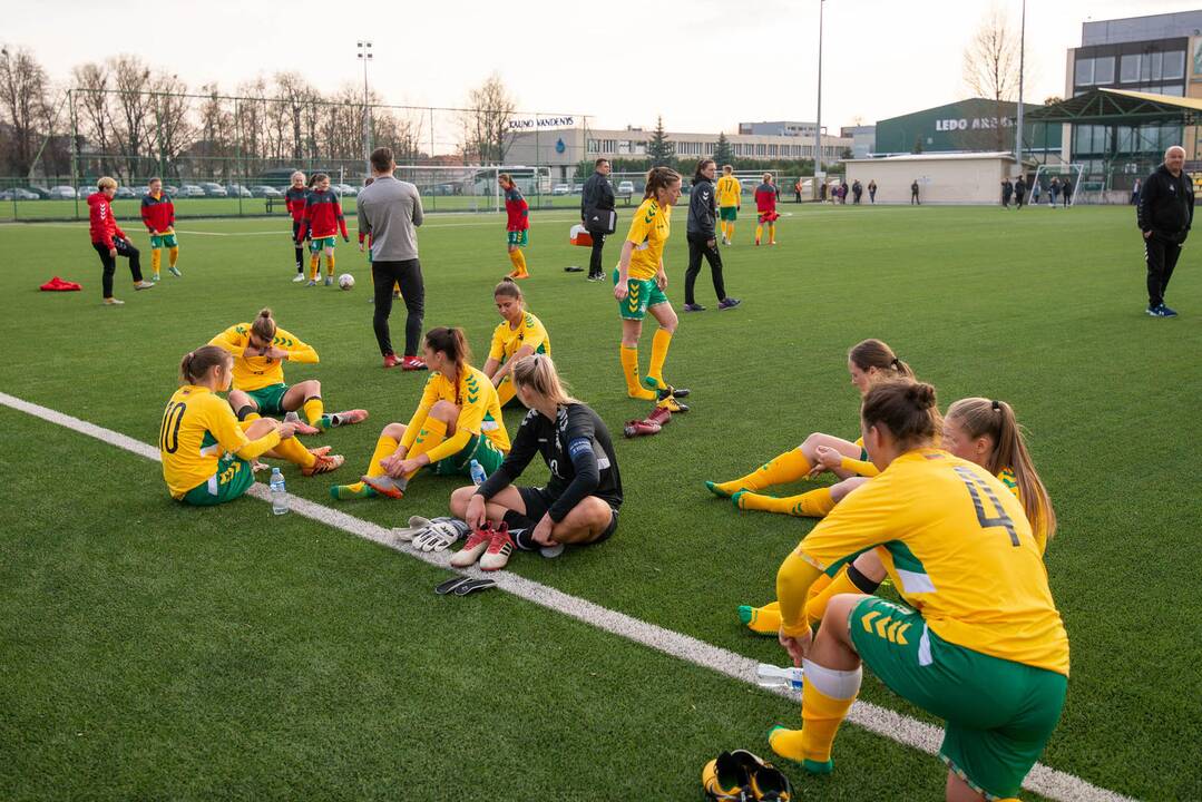 Lietuvos moterų futbolo rinktinės rungtynės su Farerų salų rinktine