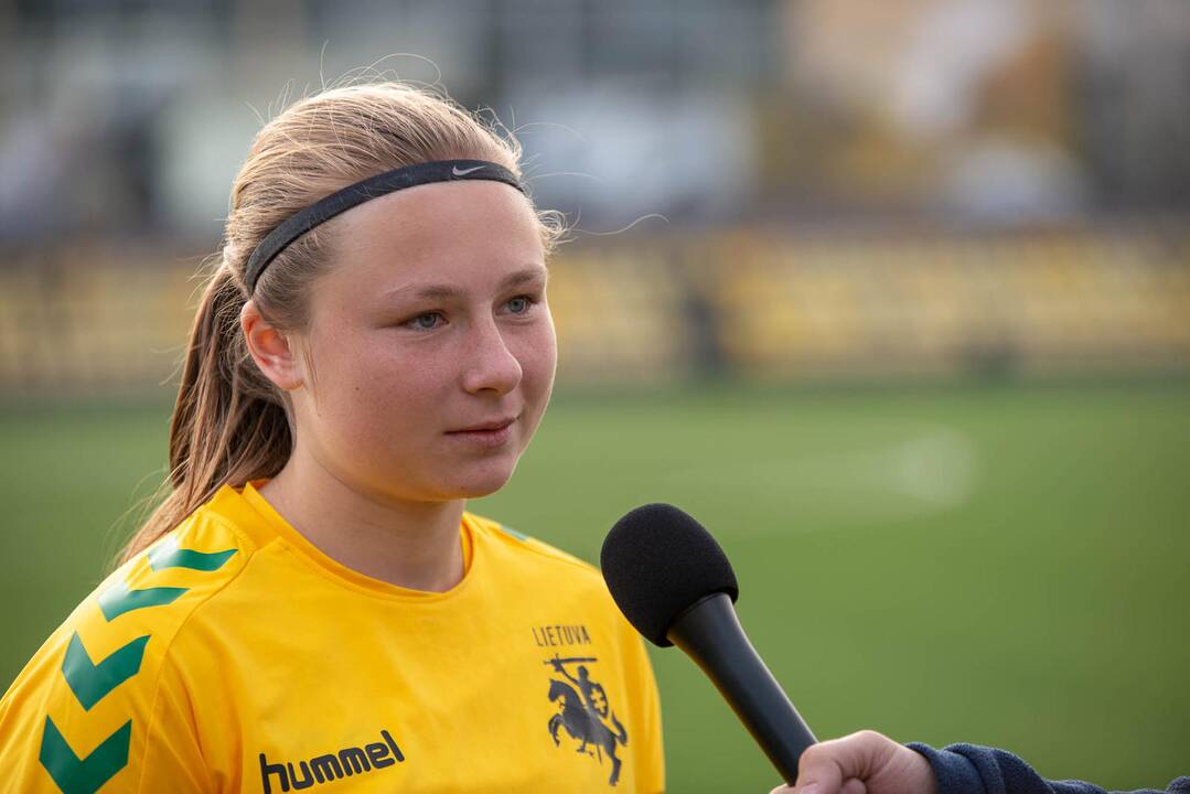 Lietuvos moterų futbolo rinktinės rungtynės su Farerų salų rinktine
