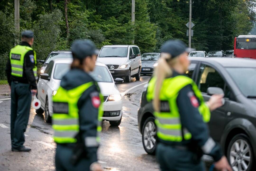 Nuo stalo – prie vairo: pusę vienuolikos ryto kaunietis įpūtė virš 3 promilių