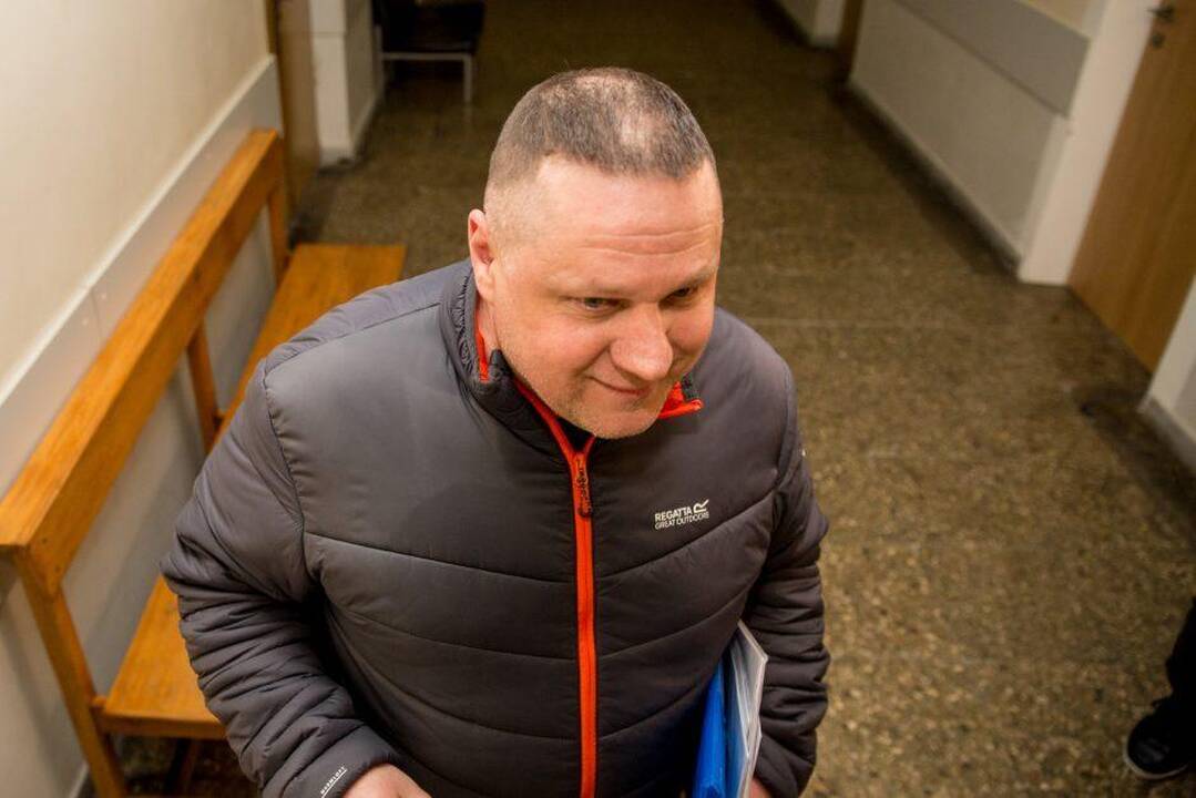 Legendos: A.Ulvidas yra teistas ir už alkoholio vagystes iš parduotuvių, nors televizijos ekrane gyrėsi, kad šio nėra ragavęs, kaip kad yra skaistus.