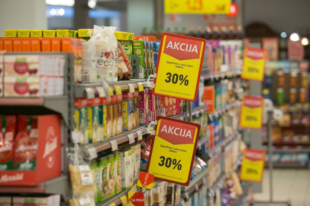 Ekonomistas: nereikia tikėtis mažų kainų