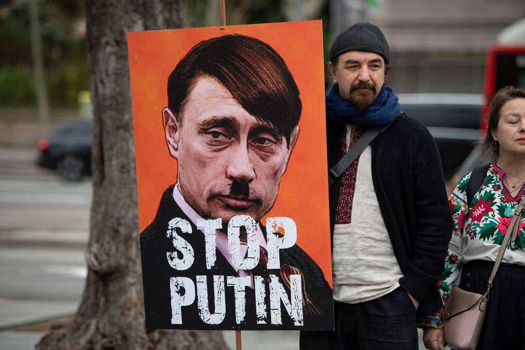 „Rusija, lauk!“ – pasaulyje vyksta solidarumo su Ukraina protestai