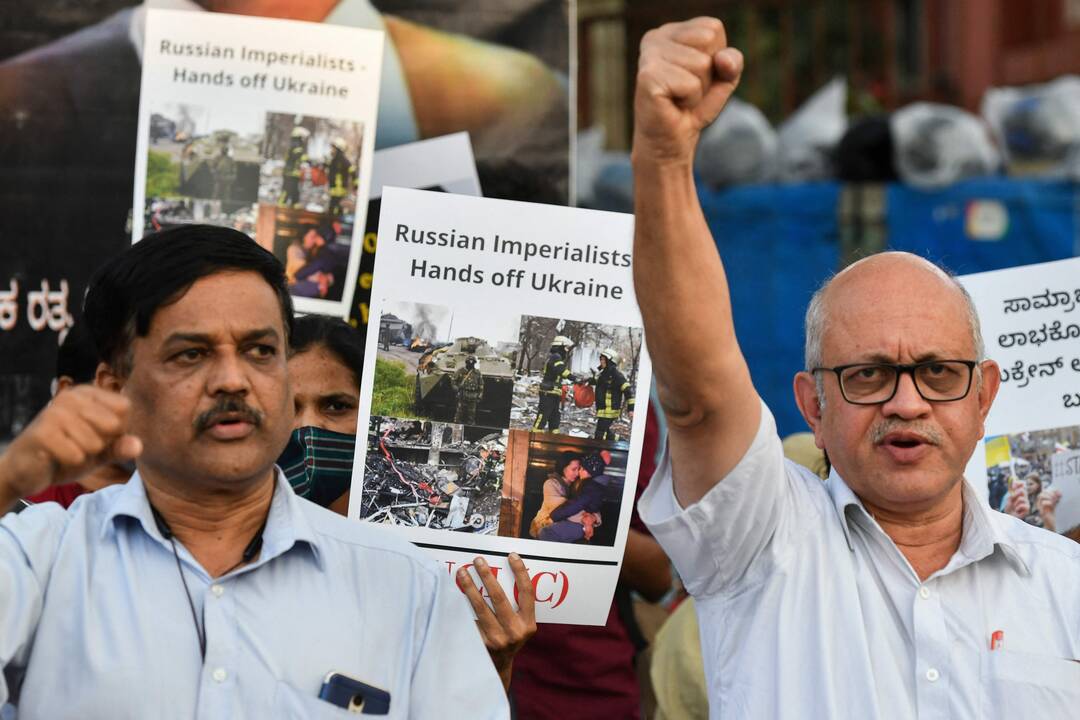 „Rusija, lauk!“ – pasaulyje vyksta solidarumo su Ukraina protestai