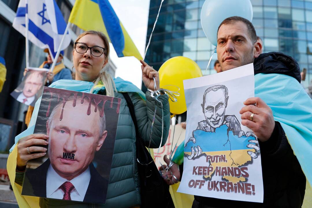 „Rusija, lauk!“ – pasaulyje vyksta solidarumo su Ukraina protestai
