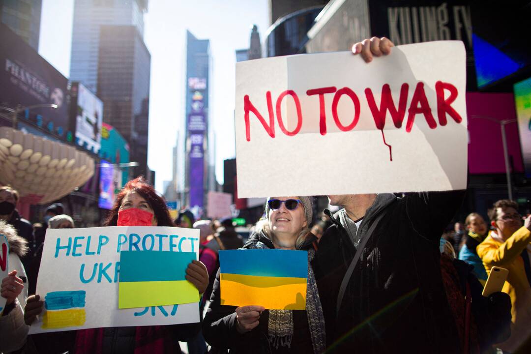 „Rusija, lauk!“ – pasaulyje vyksta solidarumo su Ukraina protestai