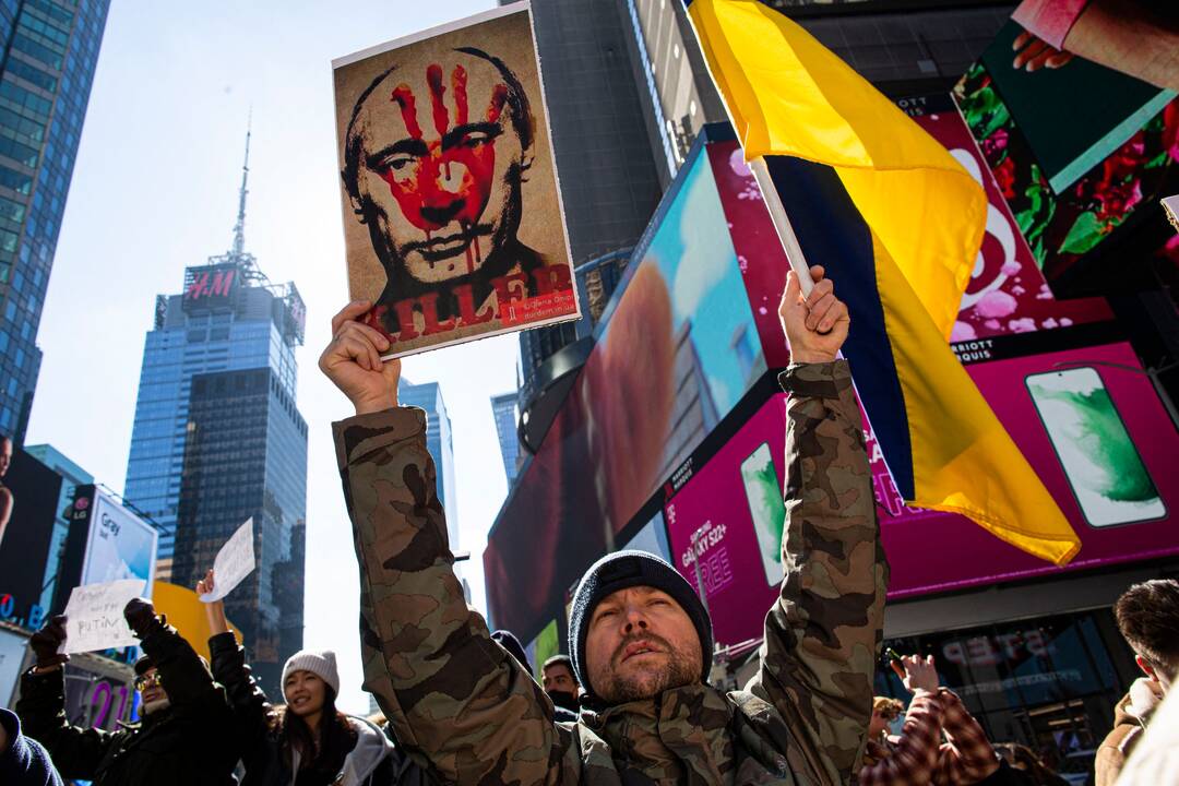 „Rusija, lauk!“ – pasaulyje vyksta solidarumo su Ukraina protestai