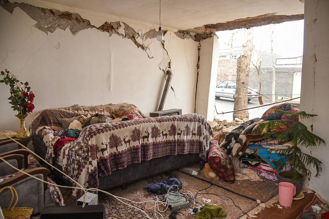Iraną supurtė žemės drebėjimas – žuvo mažiausiai trys žmonės, 816 sužeisti