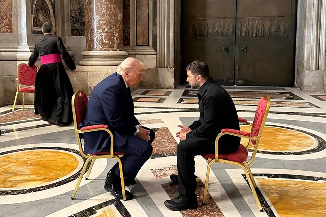 Trumpas atskleidė, ką kalbėjo su Zelenskiu