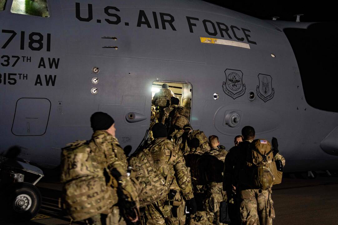 Pentagonas: JAV iš Ukrainos išveda beveik visus savo karius