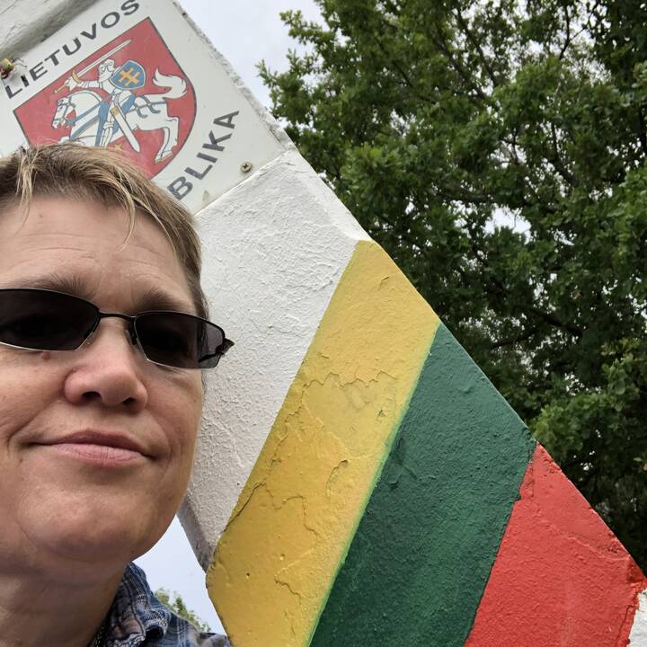Kilmė: A.Mitchell daug savo laisvalaikio skiria genealogijai: domisi ir britiškomis, ir lietuviškomis savo šaknimis.